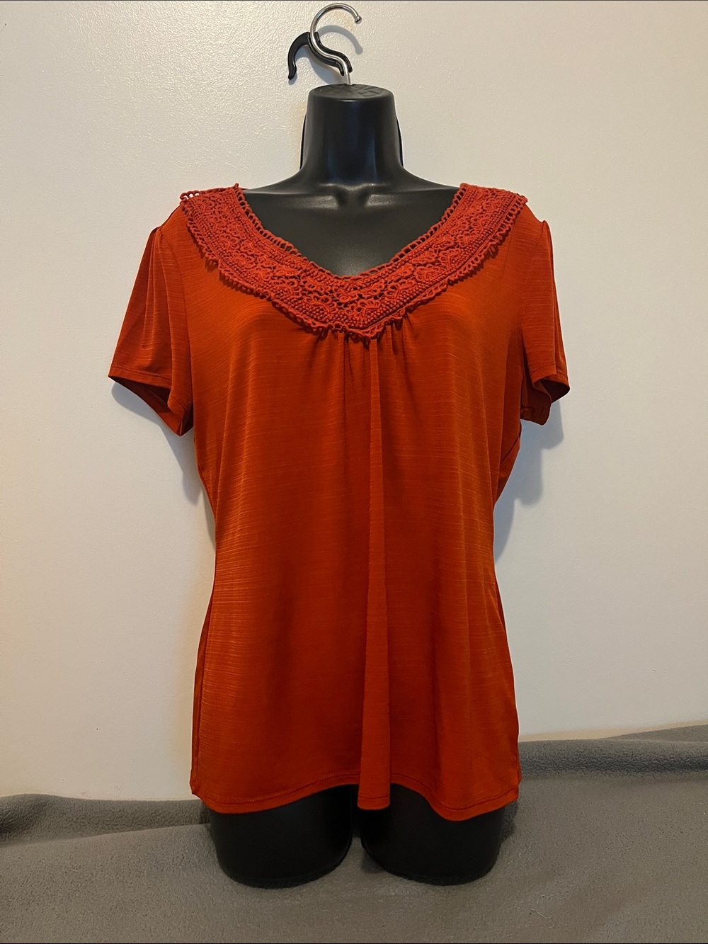 East 5th Sleeveless Rust-Red Shell Top - Picture 2 of 7